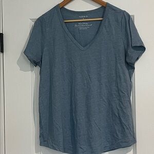 Torrid Classic Fit Blue V-Neck Tee Women’s Size 0 Short Sleeve Soft Blend